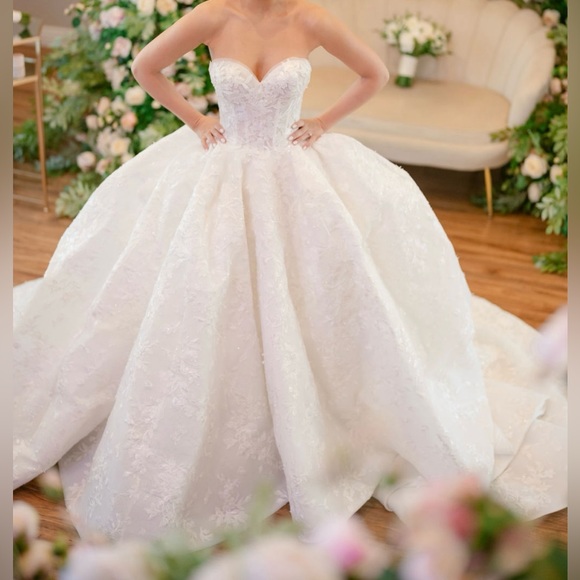 LEAH DA GLORIA EDEN GOWN - Picture 1 of 11